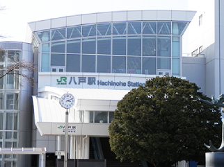 八戸駅東口から出発します。