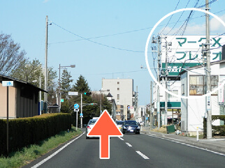 直進すると右側にトヨタ様、左側に八戸市博物館があります。この交差点を直進。