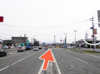 八戸北バイパスをおり、国道45号を直進します。右手にサンクス様が見えます。